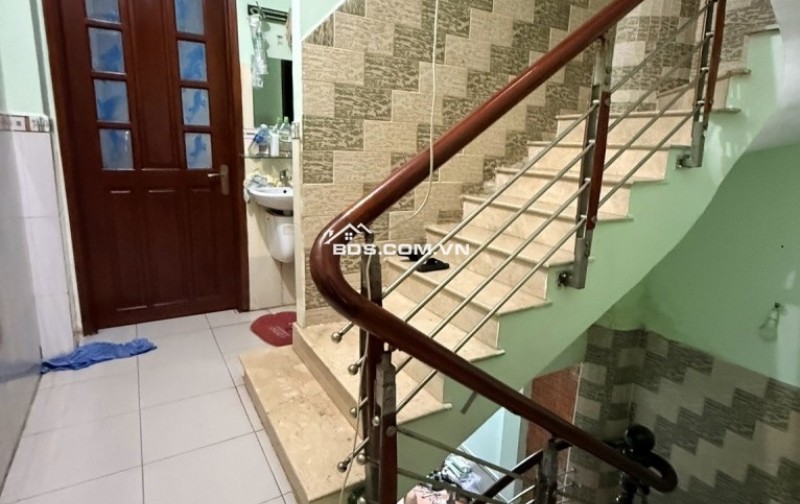 Lạc Long Quân P.8 Tân Bình, Ngang 4m, 52m2, 4Tầng 4PN. Chỉ 8.5 tỷ còn thương lượng với Chủ